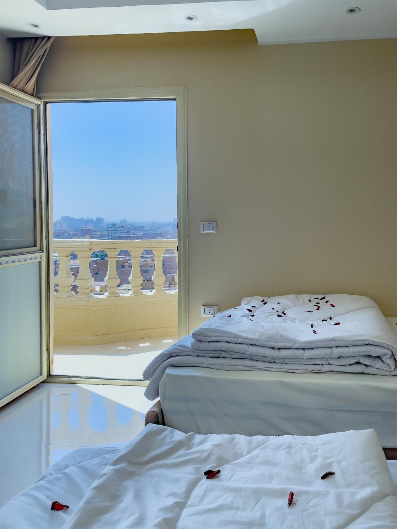 Jumeirah Pyramids View Inn Kafret el-Gabal Exterior photo