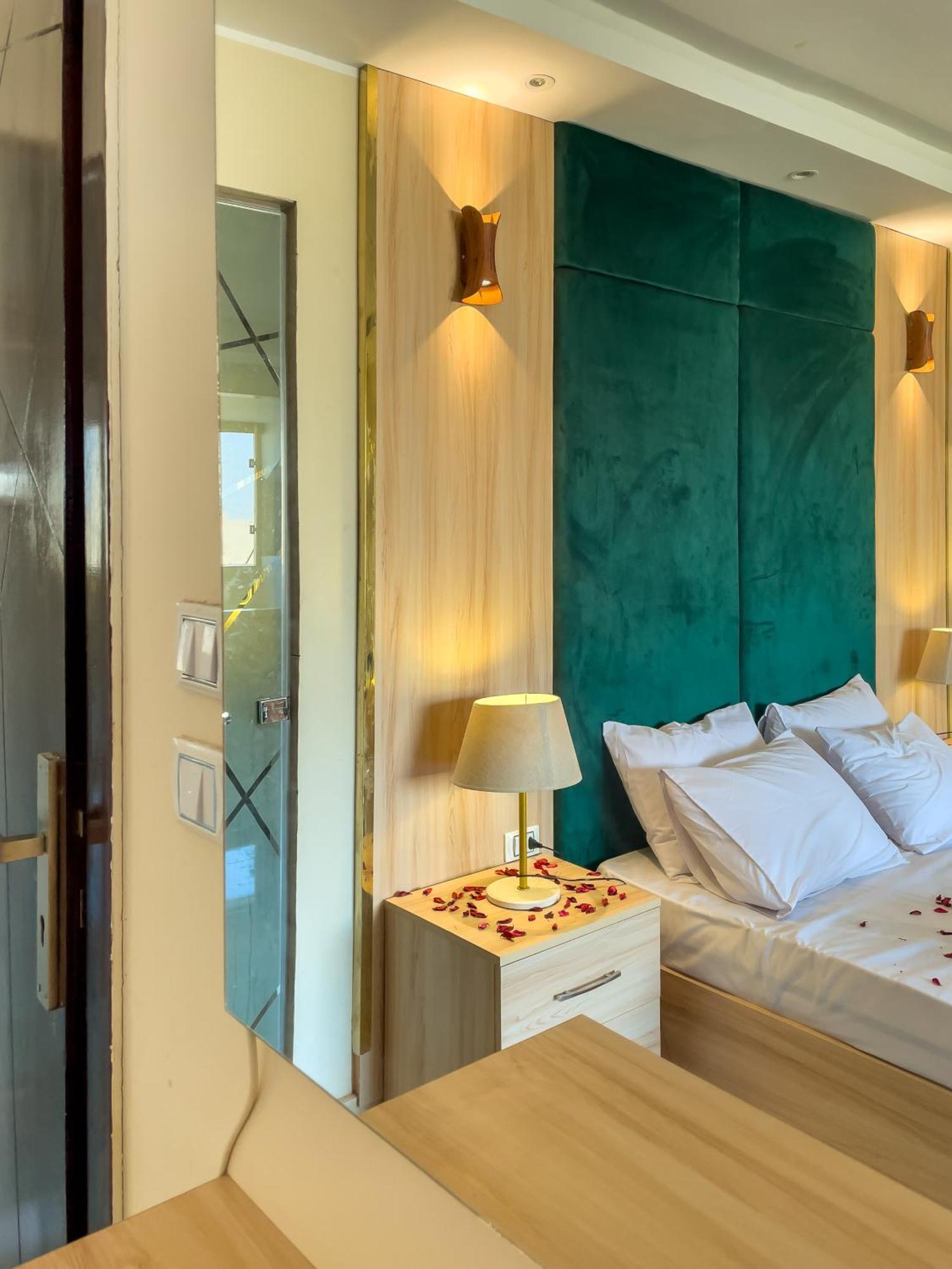 Jumeirah Pyramids View Inn Kafret el-Gabal Exterior photo